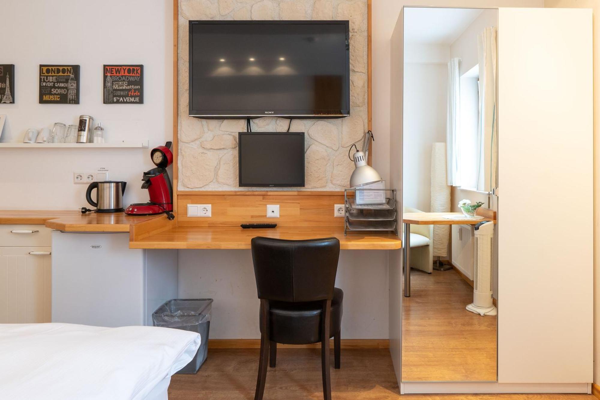 Warum Ins Hotel Neckarsulm Exterior photo
